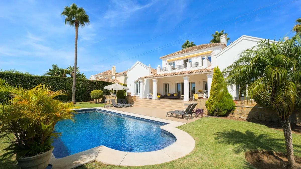 Venta de chalet independiente en Calle Laurel, Estepona
photo 1