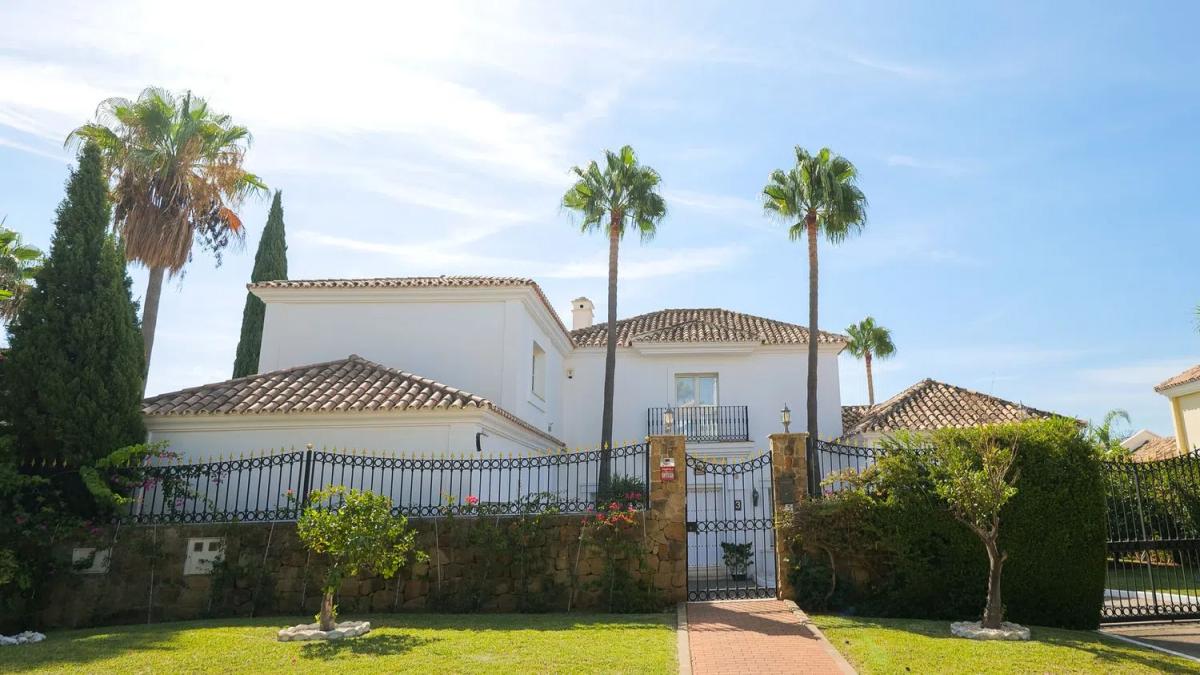 Venta de chalet independiente en Calle Laurel, Estepona
photo 2