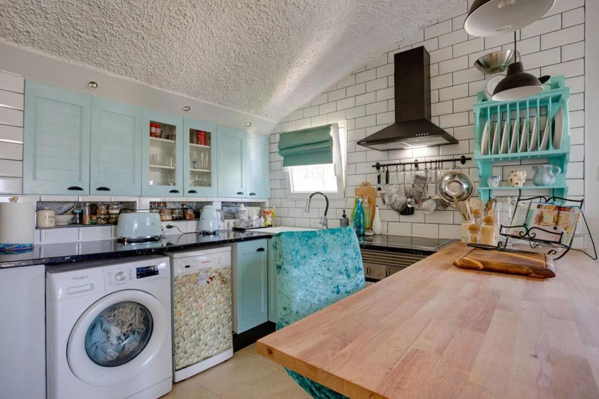 Sale of independent chalet in Calle Maestro Serrano, Estepona
photo 2