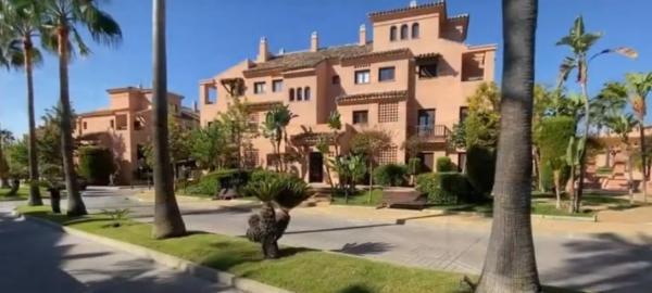 Mieszkanie na sprzedaż w  Calle Campo de Luna, 2, Estepona photo 2