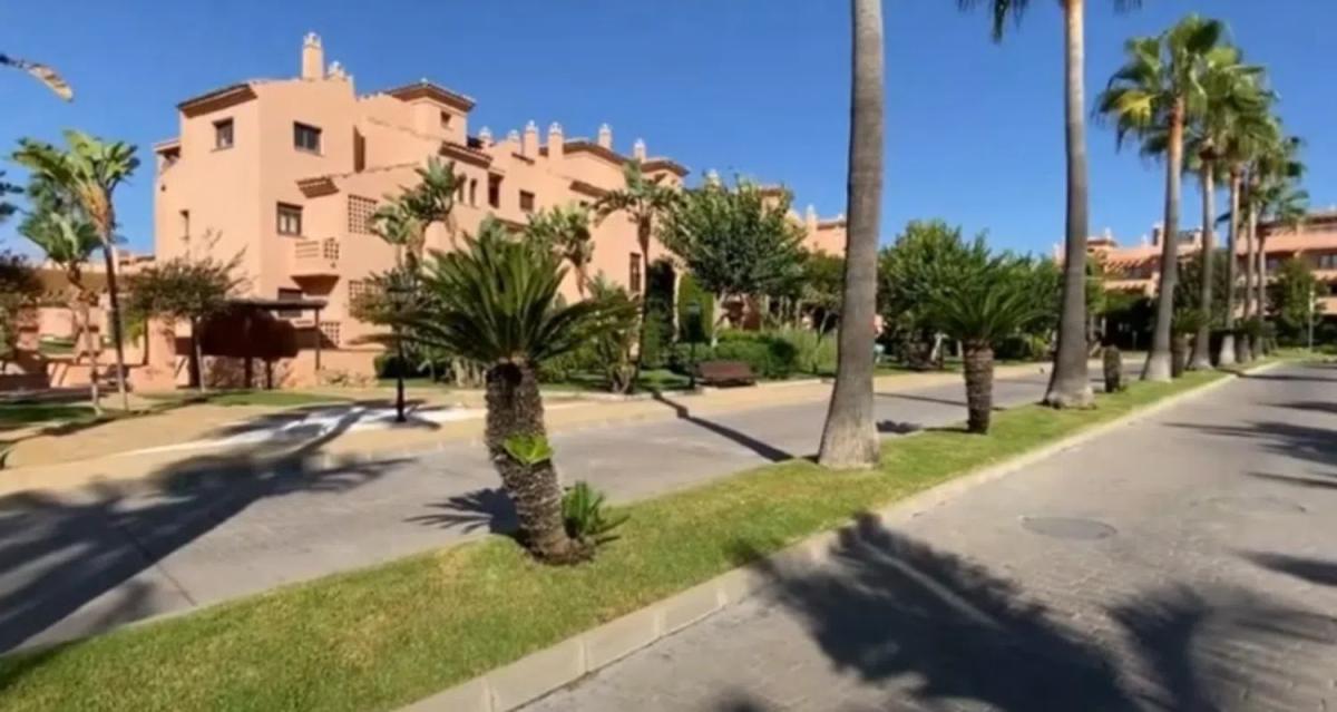 Sprzedaż mieszkania w Calle Campo de Luna, 2, Estepona
 photo 3