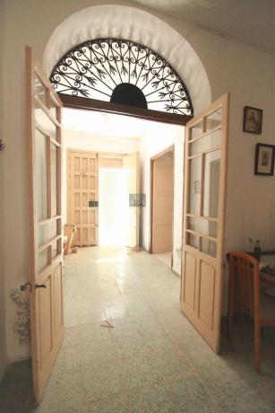 Chalet independiente en venta en Barrio Centro, Estepona thumbnail 1