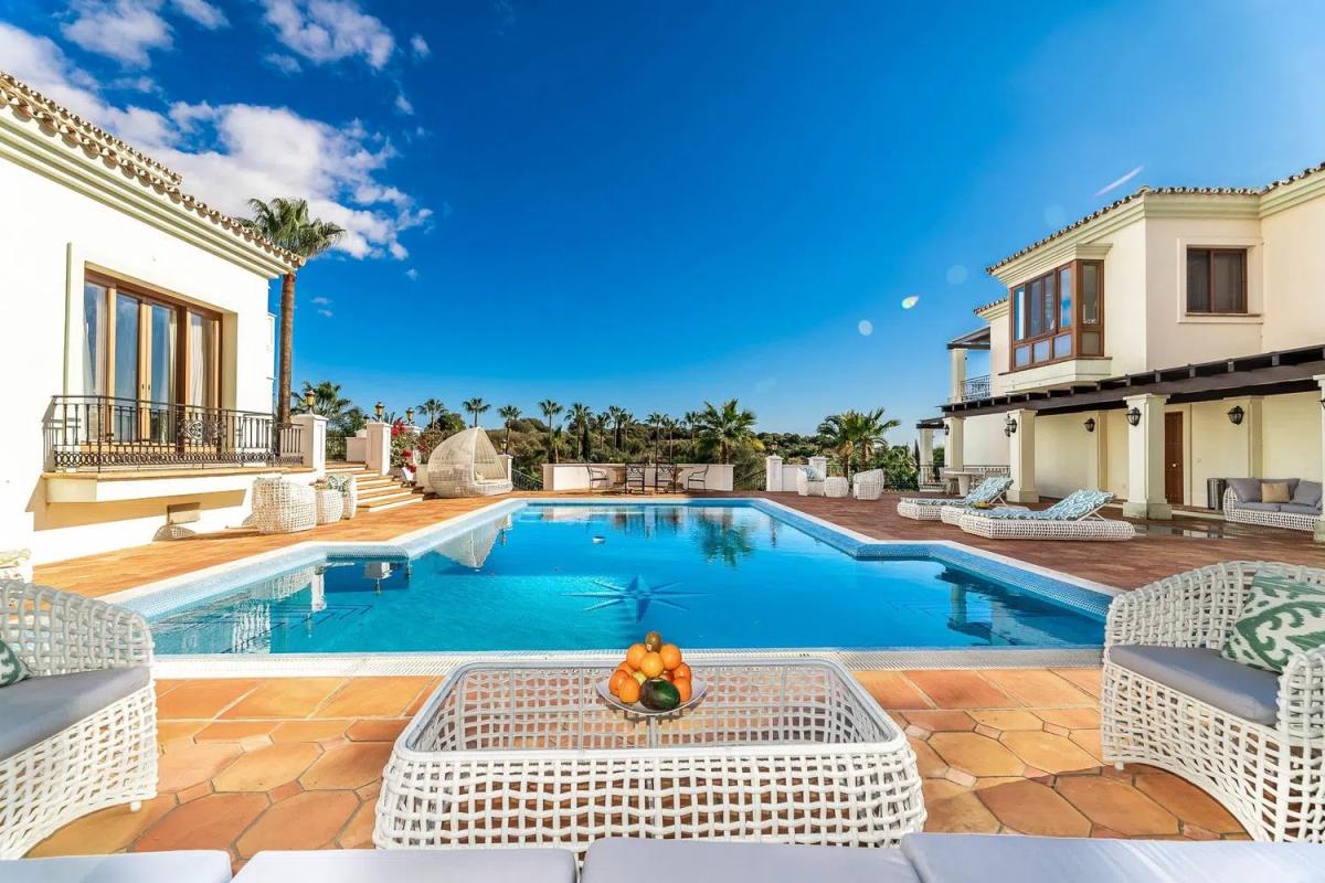 Venta de chalet independiente en Barrio Paraiso-Barronal, Estepona
photo 1