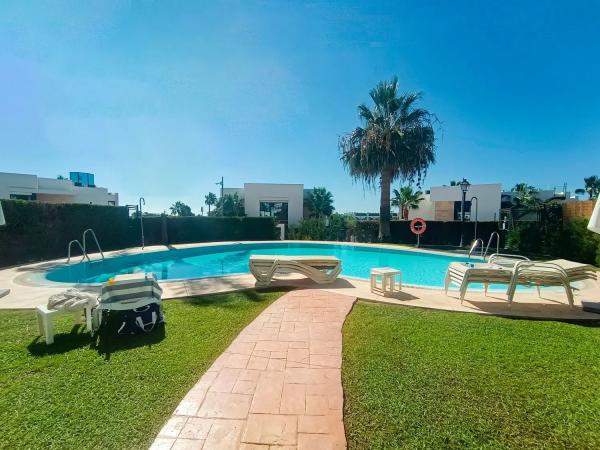 Chalet independiente en venta en  Calle Quintana, 29, Estepona photo 1