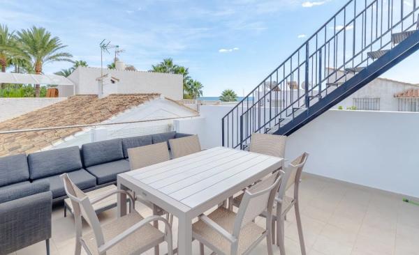 Detached villa for sale in  Calle del Capitán, Estepona photo 1