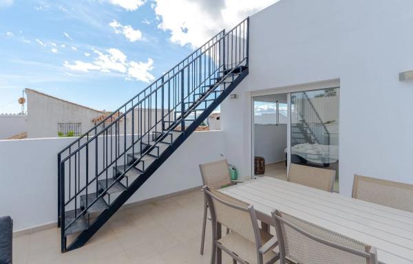 Detached villa for sale in  Calle del Capitán, Estepona photo 2