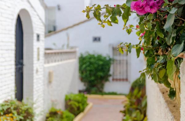 Detached villa for sale in  Calle del Capitán, Estepona photo 3