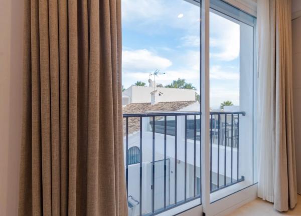 Detached villa for sale in  Calle del Capitán, Estepona photo 4