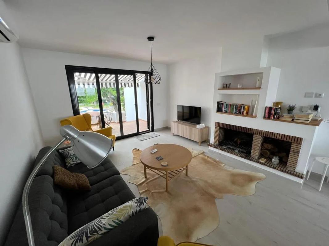 Sprzedaż niezależnego domku jednorodzinnego w  Calle Baupres, 18, Estepona photo 2