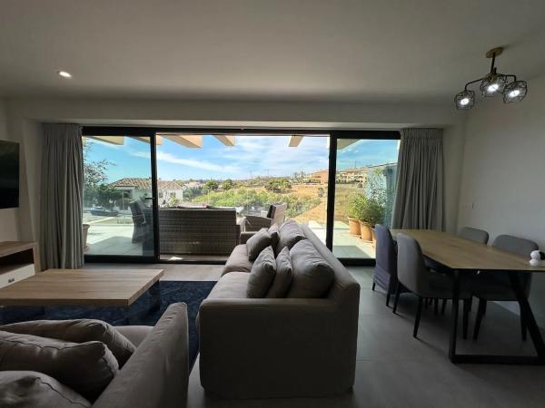 Piso en venta en Camino del Reloj, 10, Estepona thumbnail 1
