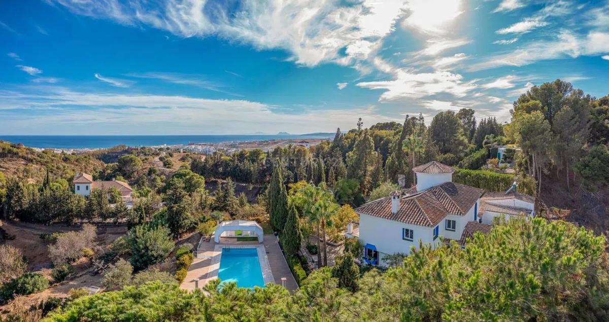Sale of independent chalet in Calle Genalguacil, 171, Estepona
photo 1