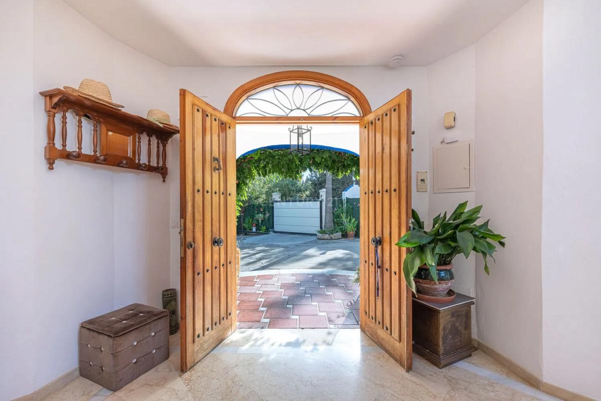 Sale of independent chalet in Calle Genalguacil, 171, Estepona
photo 5