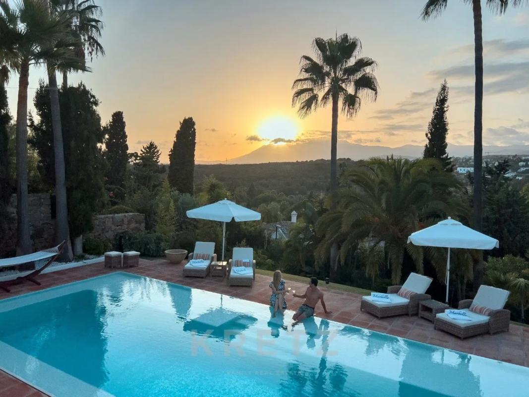 Sprzedaż niezależnego domku jednorodzinnego w Calle Hortensia, Estepona photo 2
