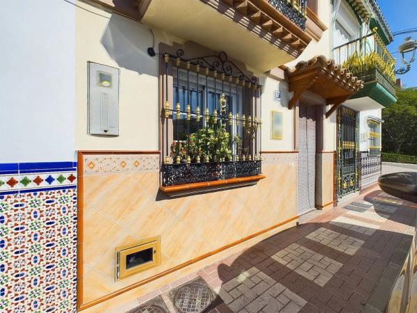 Коттедж на продажу в Calle Cristóbal Colón, Эстепона photo 1