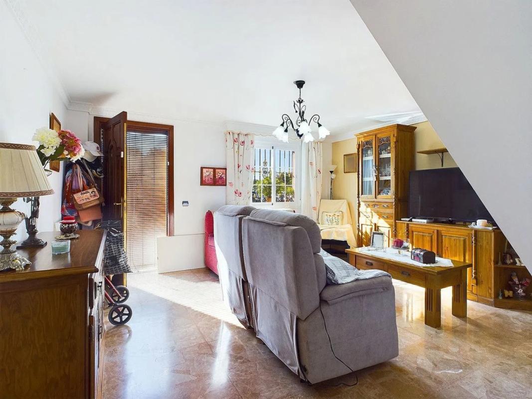 Sale of independent chalet in Calle Cristóbal Colón, Estepona
photo 2