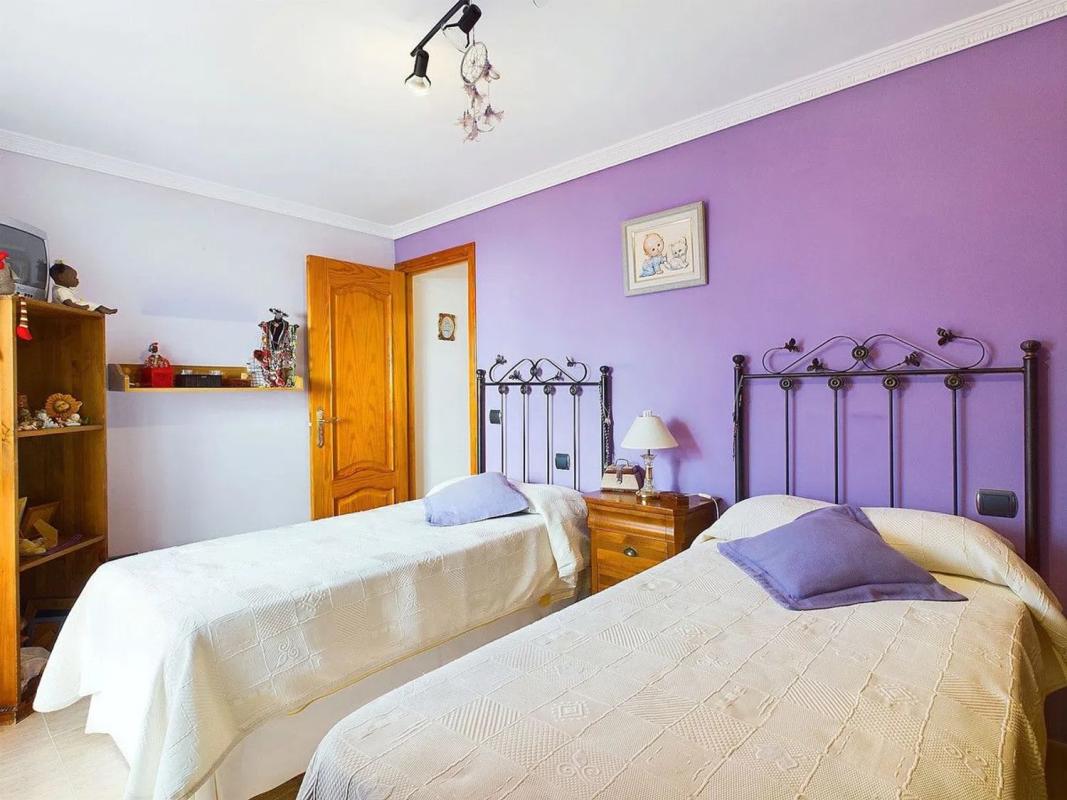 Sale of independent chalet in Calle Cristóbal Colón, Estepona
photo 5