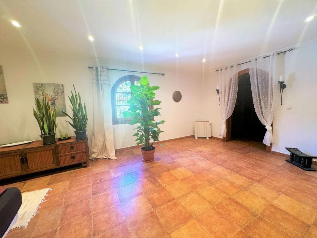Sale of independent chalet in Camino Alberdina, Estepona
photo 4