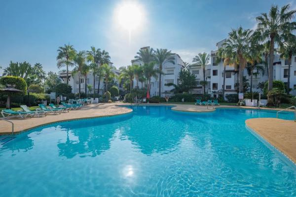 Ático en venta en Barrio Villacana - Costalita - Saladillo, Estepona photo 1