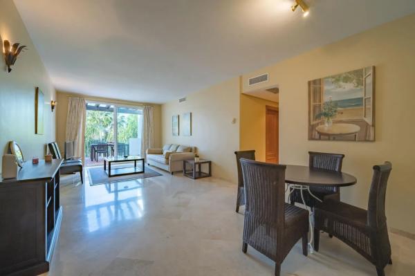 Ático en venta en Barrio Villacana - Costalita - Saladillo, Estepona thumbnail 1