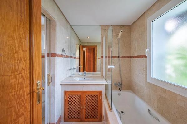 Ático en venta en Barrio Villacana - Costalita - Saladillo, Estepona thumbnail 2