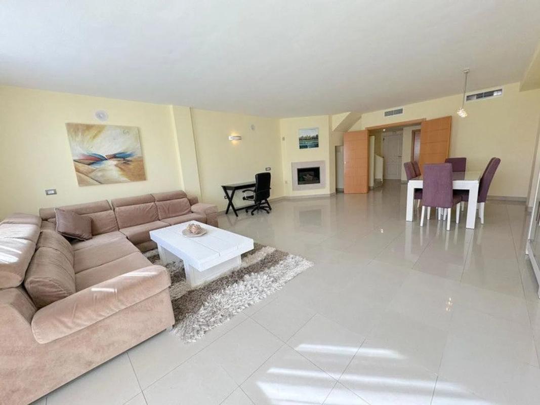 Sprzedaż niezależnego domku jednorodzinnego w Barrio Paraiso-Barronal, Estepona photo 2