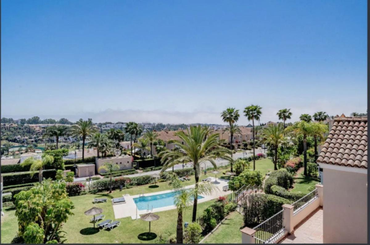 Venta de chalet independiente en Barrio Paraiso-Barronal, Estepona
photo 2
