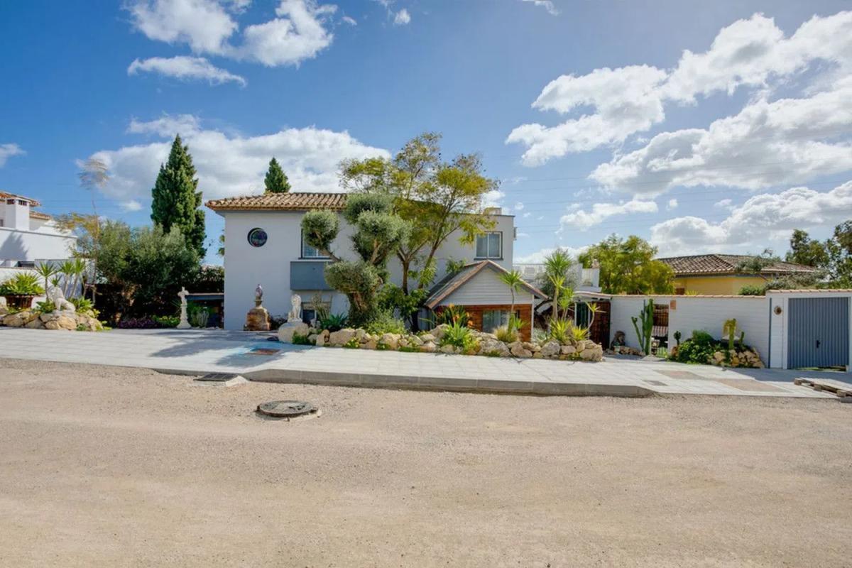 Sprzedaż niezależnego domku jednorodzinnego w Barrio Estepona Golf, Estepona photo 2