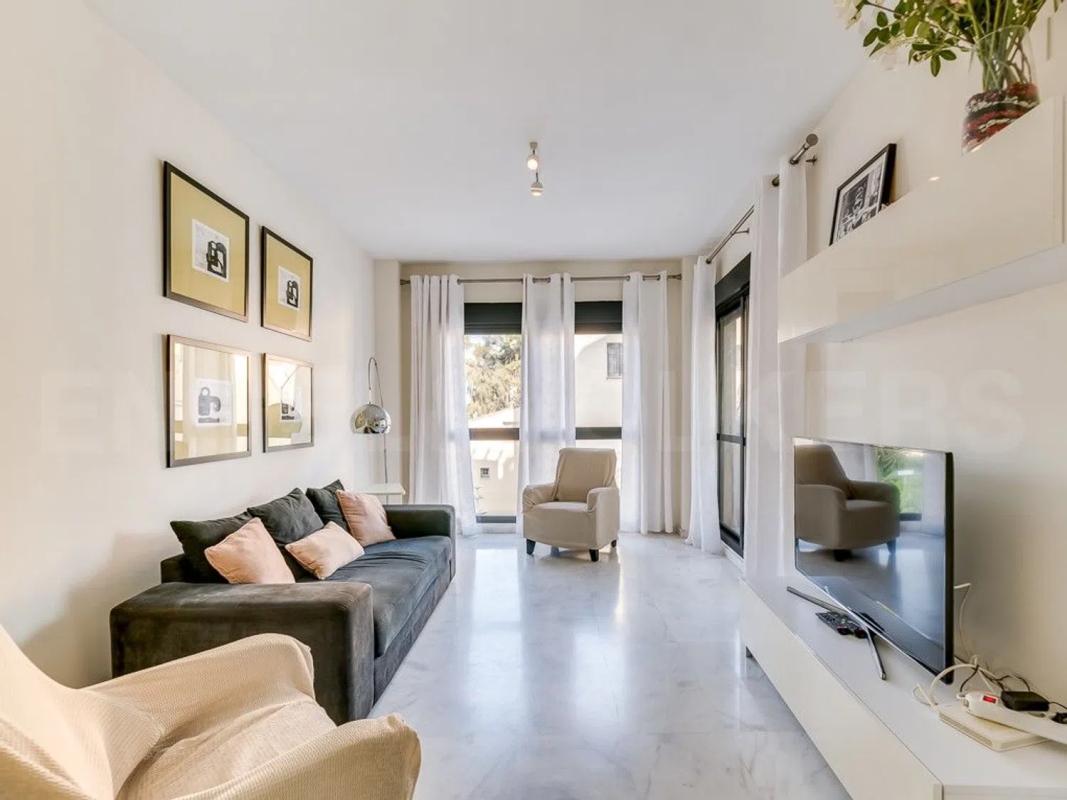 Venta de piso en Barrio Guadalmansa, Estepona
photo 1