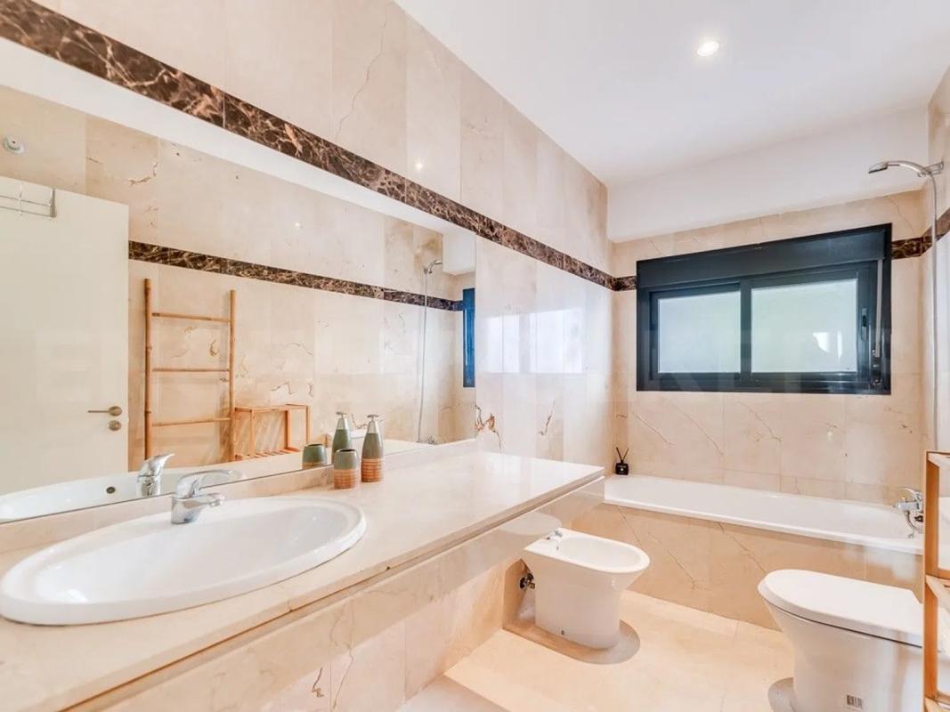 Venta de piso en Barrio Guadalmansa, Estepona
photo 5