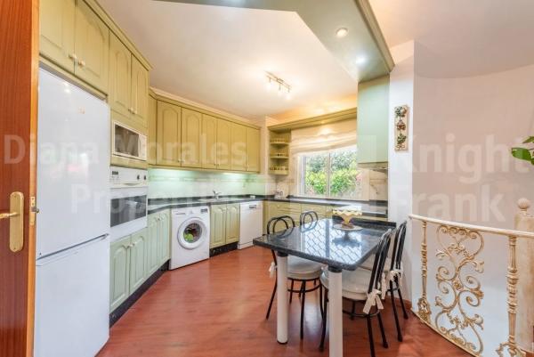 Коттедж на продажу в  Barrio Bel-Air, Эстепона photo 4