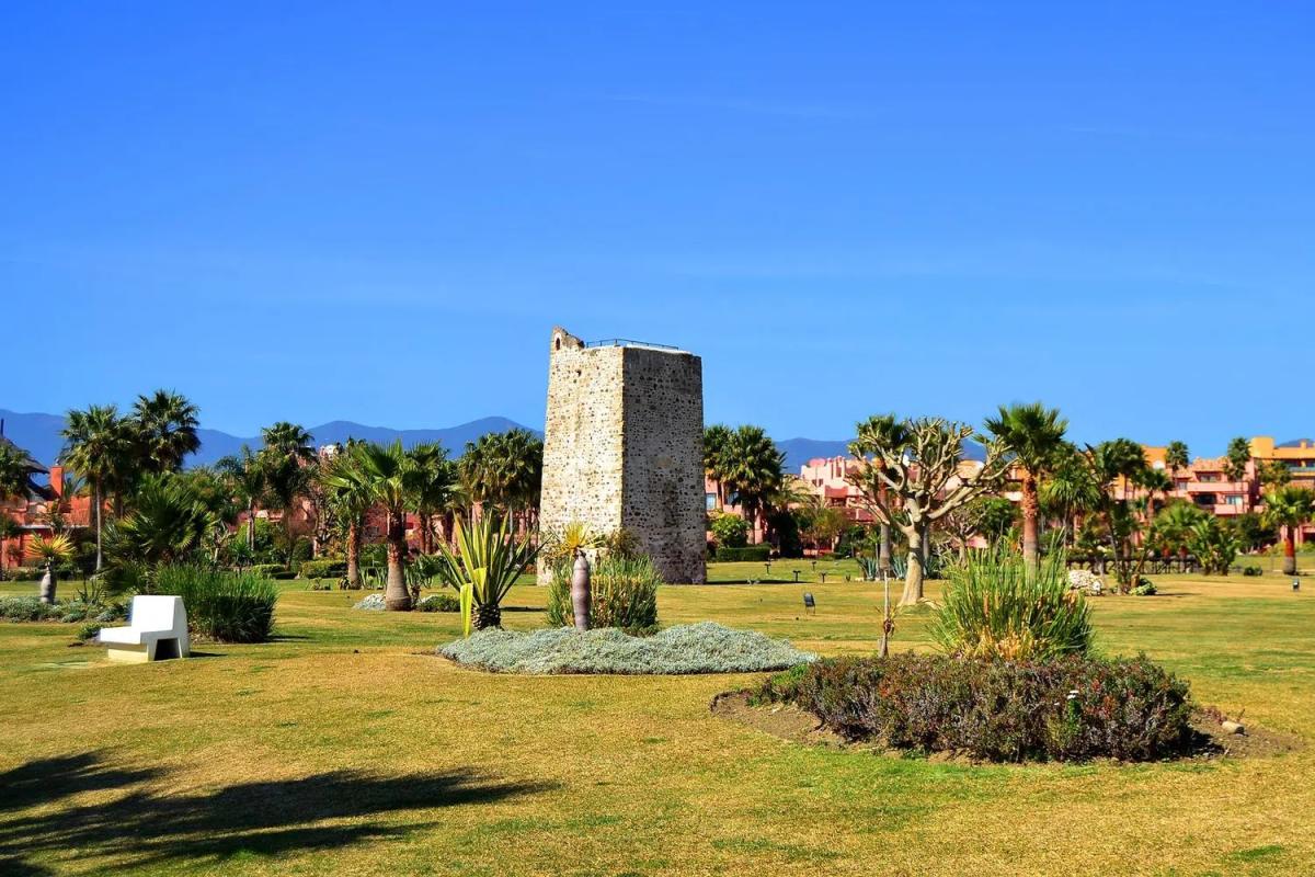 Sprzedaż niezależnego domku jednorodzinnego w Calle del Molino, Estepona photo 3