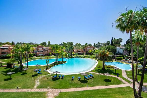 Ático en venta en Avenida de los Andaluces, 22, Estepona photo 1