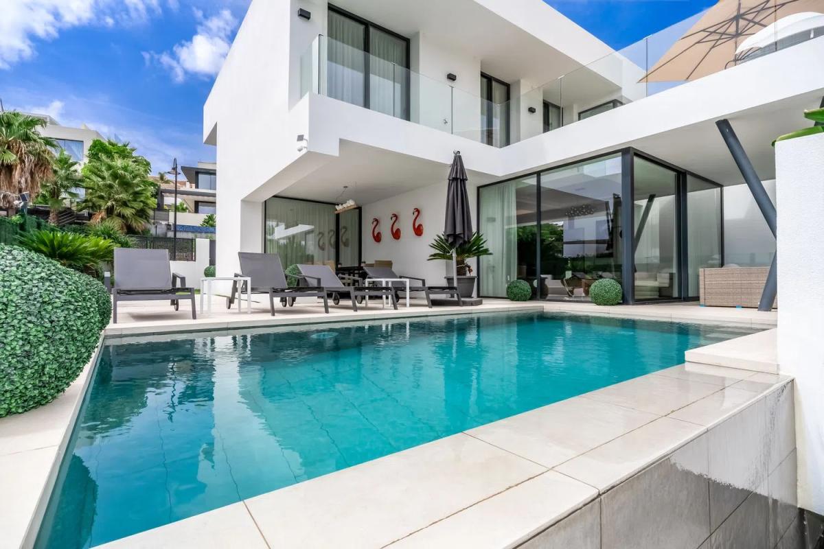 Venta de chalet independiente en Urb. Dos Hermanas II, Estepona
photo 2