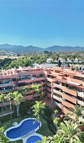 Penthouse for sale in Calle Sefardi, Estepona thumbnail 1