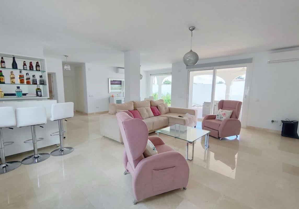 Продажа отдельного шале в Calle del Aire, 60, Эстепона photo 3