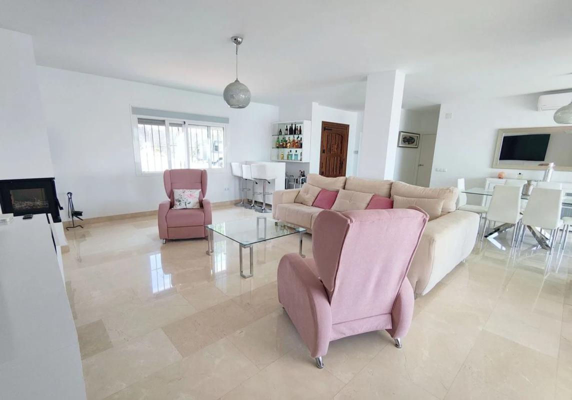 Продажа отдельного шале в Calle del Aire, 60, Эстепона photo 4