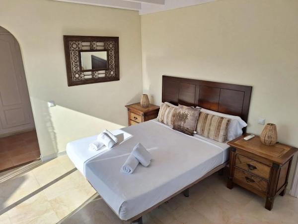 Detached villa for sale in  Calle Nicaragua, 24, Estepona photo 4