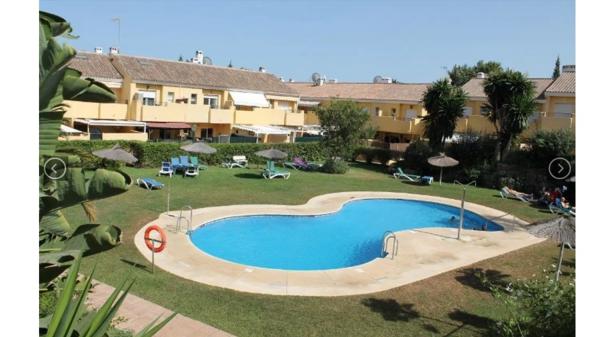 Detached villa for sale in  Calle Sierra Morena, 18, Estepona photo 1