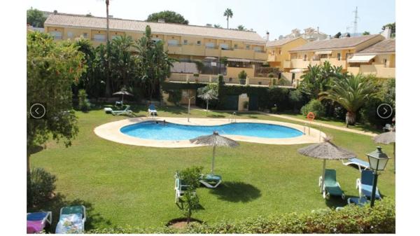 Detached villa for sale in  Calle Sierra Morena, 18, Estepona photo 2
