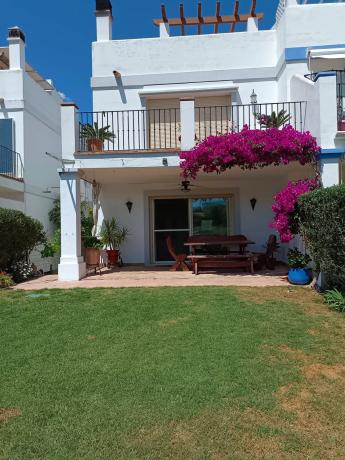 Wolnostojąca willa na sprzedaż w  Lugar Urbanizacion Estepona Golf, Estepona photo 1