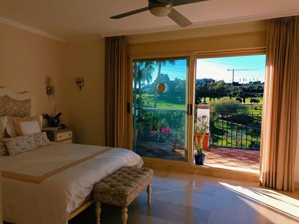 Wolnostojąca willa na sprzedaż w  Lugar Urbanizacion Estepona Golf, Estepona photo 3