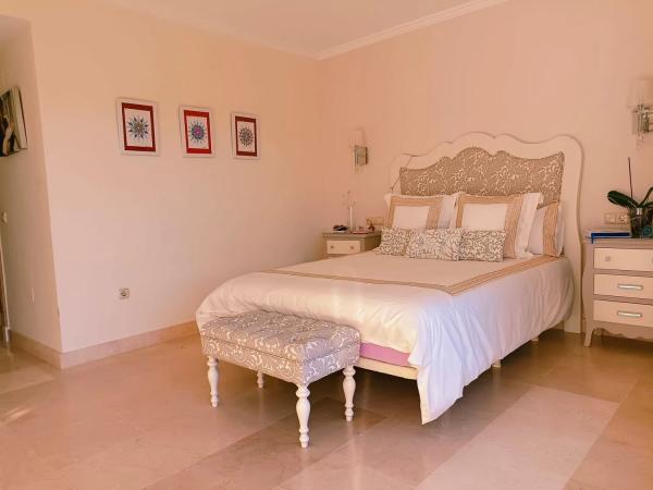 Wolnostojąca willa na sprzedaż w  Lugar Urbanizacion Estepona Golf, Estepona photo 4