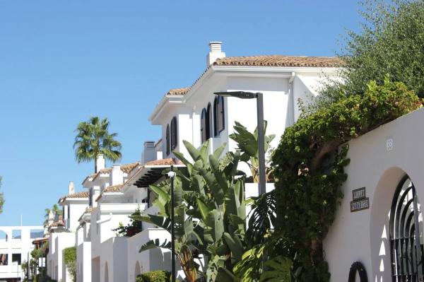 Wolnostojąca willa na sprzedaż w Calle Bergantin, Estepona photo 1