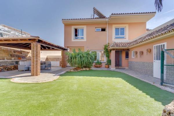 Wolnostojąca willa na sprzedaż w Calle Sidney, Estepona photo 1