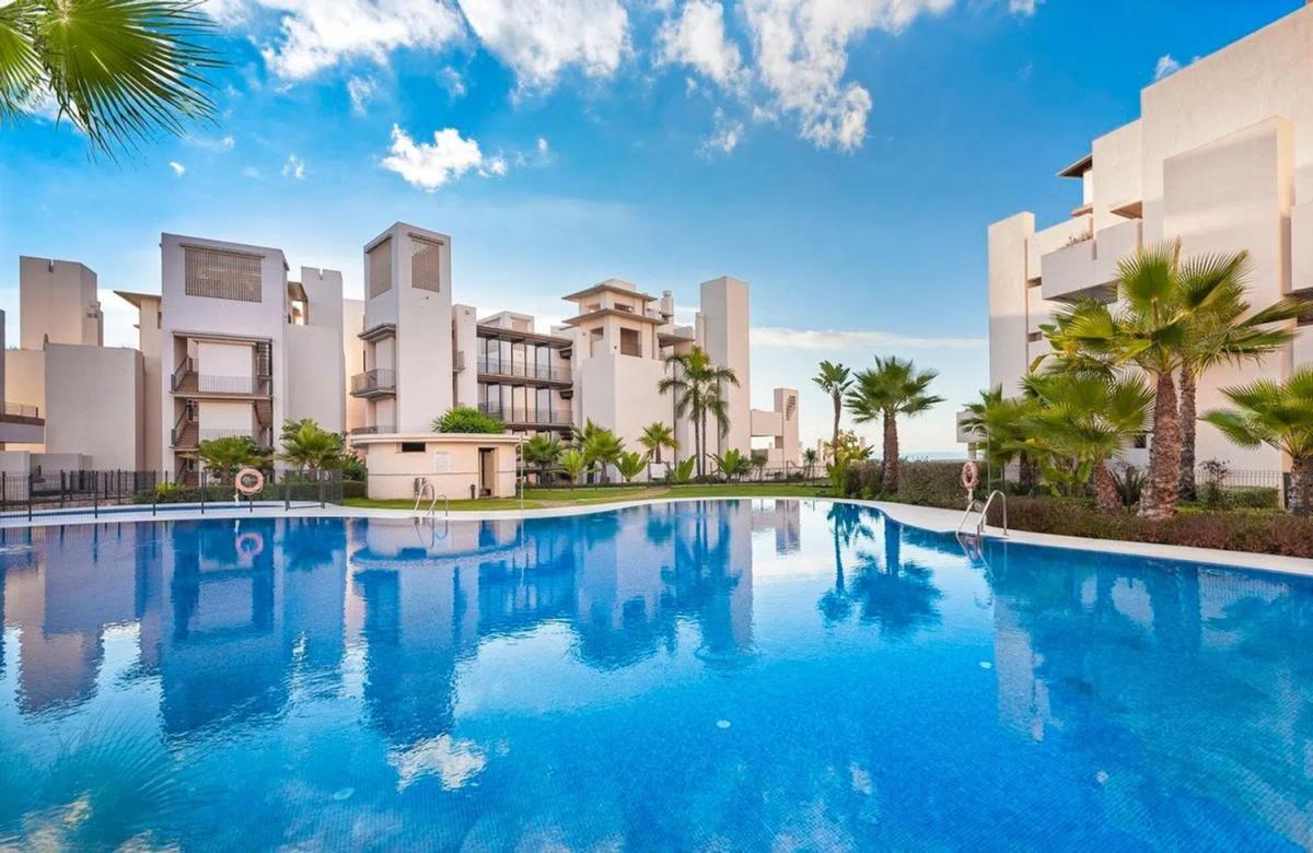 Venta de piso en Calle del Mare Nostrum, Estepona
photo 1