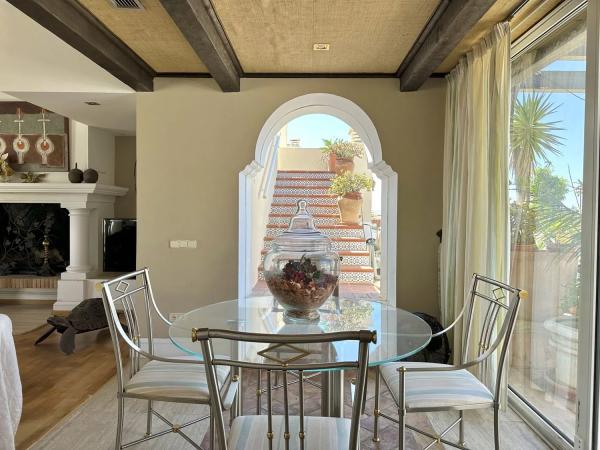 Penthouse for sale in Calle Sierra Morena, 8, Estepona thumbnail 1