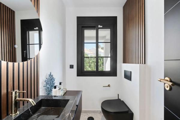 Chalet independiente en venta en  Avenida Picos de Europa, Estepona photo 4