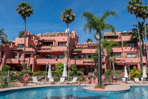 Piso en venta en Calle Sefardi, Estepona photo 1