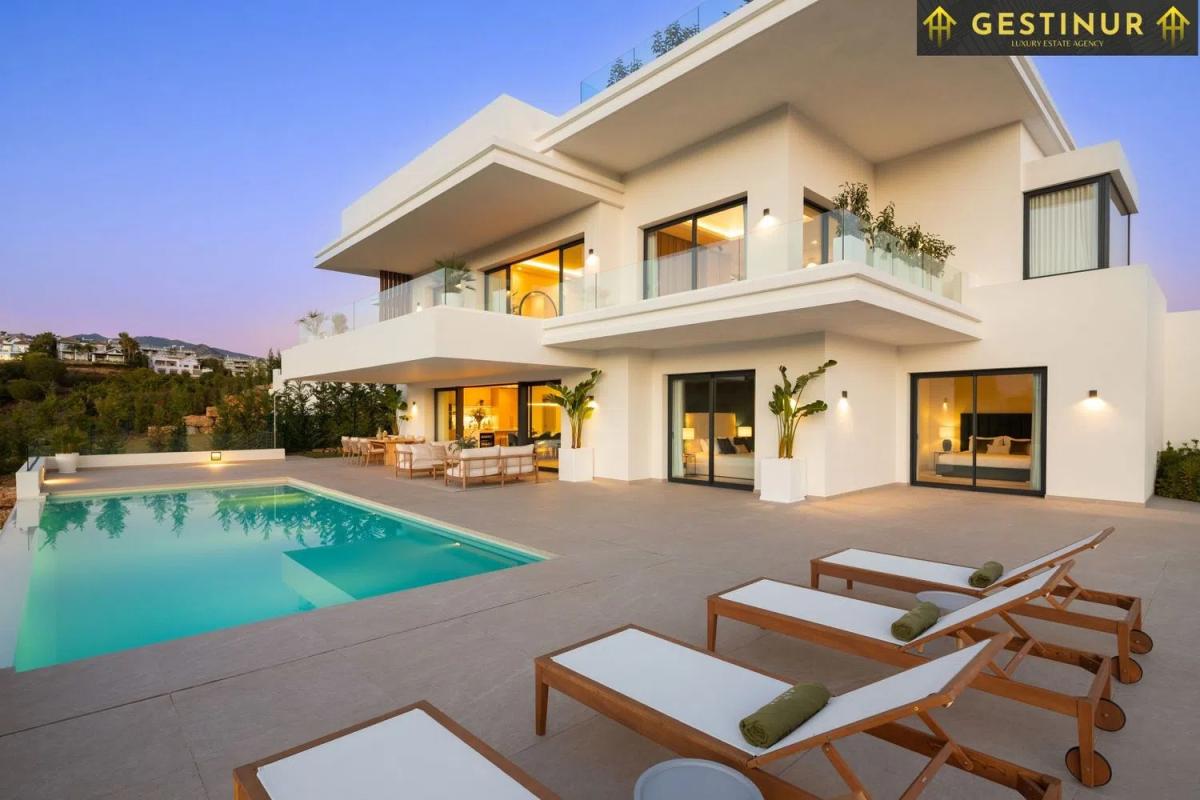 Sale of independent chalet in Terreno Sup, 6 C, Estepona
photo 1