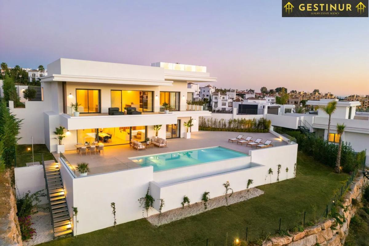 Sale of independent chalet in Terreno Sup, 6 C, Estepona
photo 2